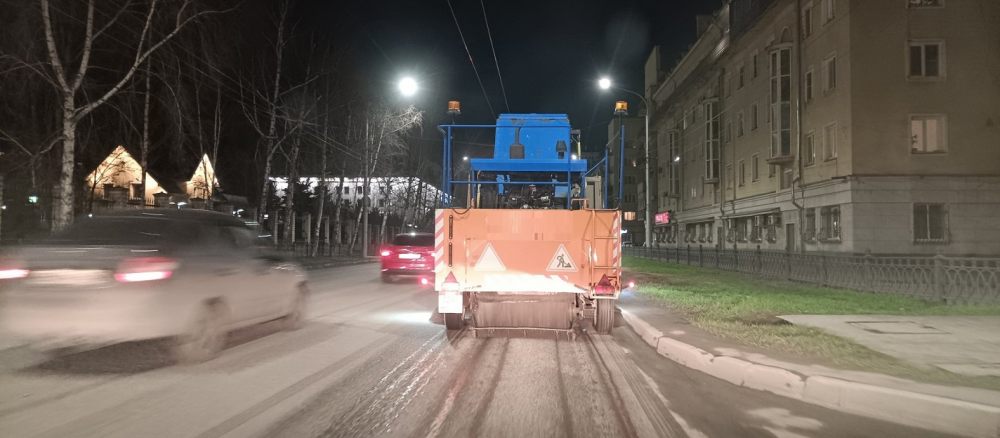 Уборка улиц и дорог спецтехникой и дорожными уборочными машинами стоимость услуг и где заказать - Чита
