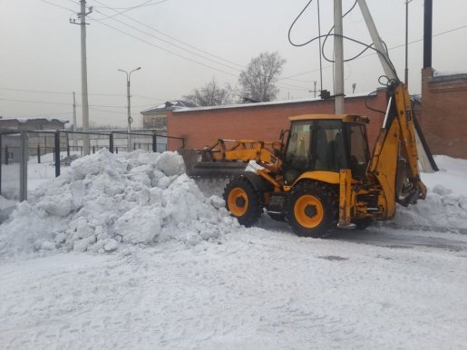 Уборка, чистка снега спецтехникой стоимость услуг и где заказать - Петровск-Забайкальский