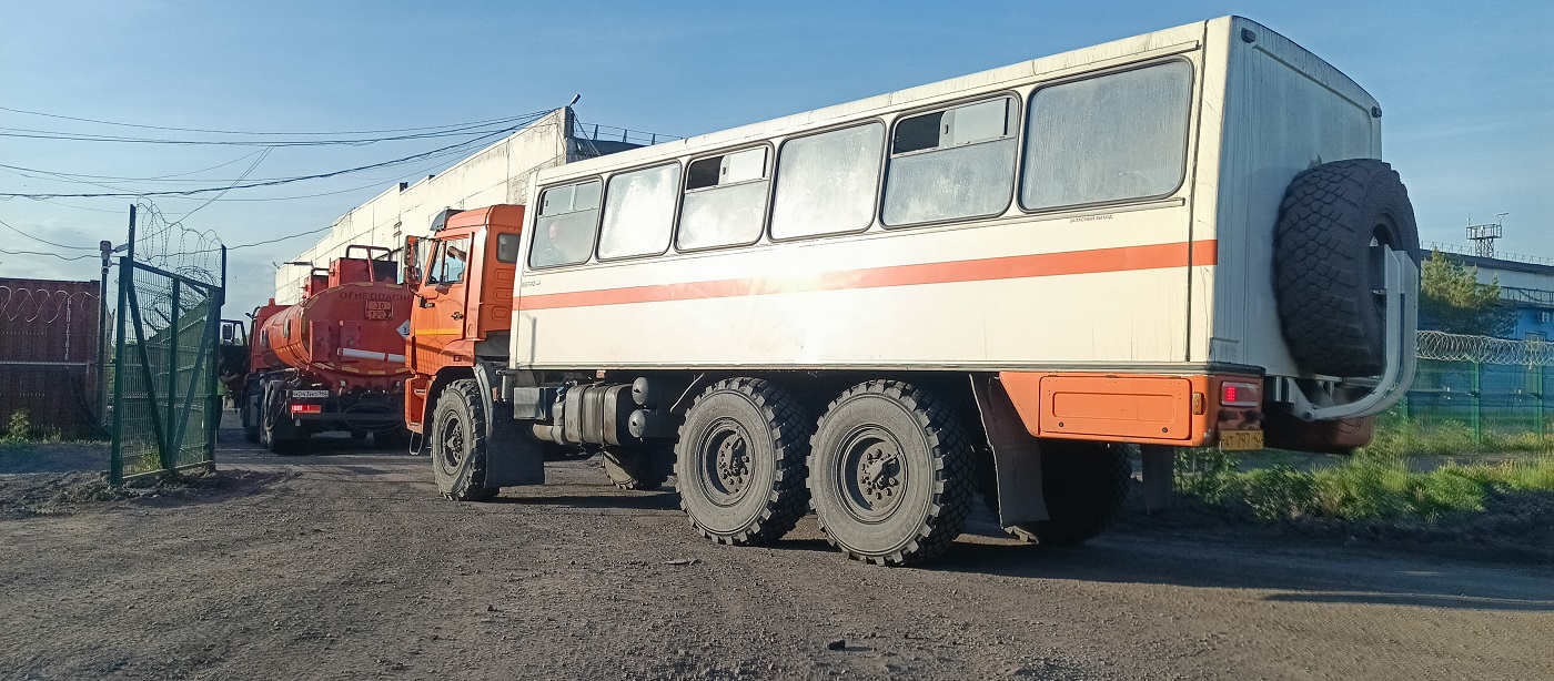 Вахтовые перевозки сотрудников автобусами и спецтехникой в Петровске-Забайкальском