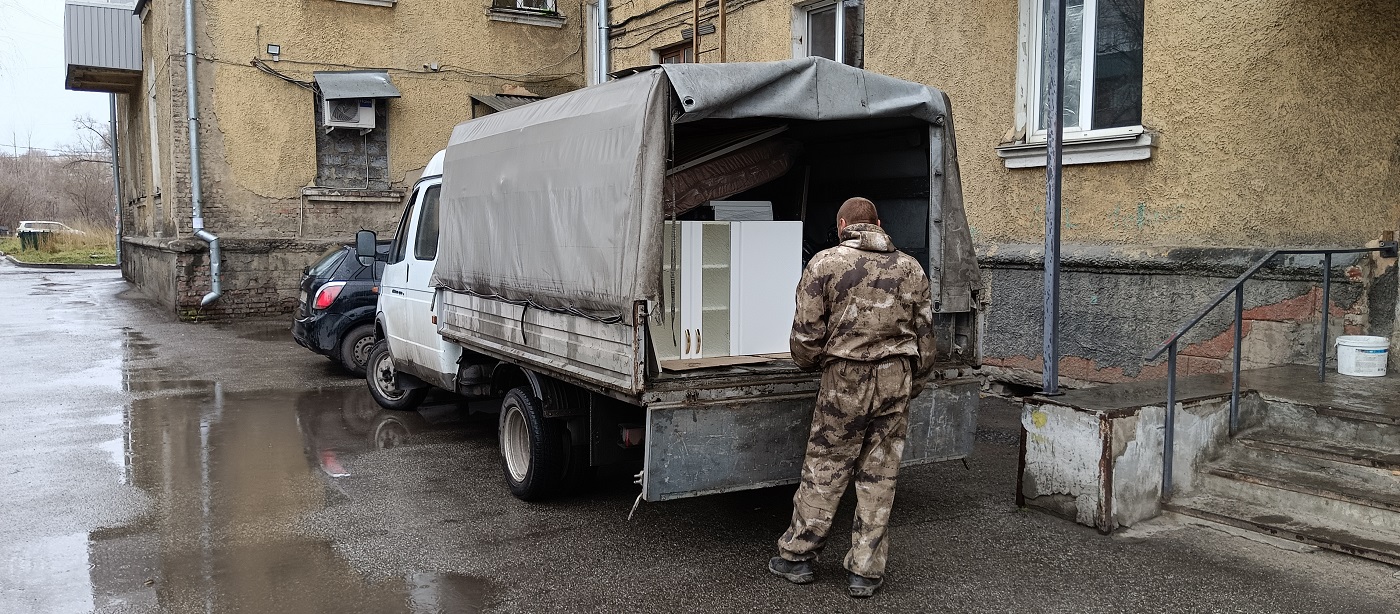 Квартирные перевозки. Погрузка мебели в Газель в Петровске-Забайкальском