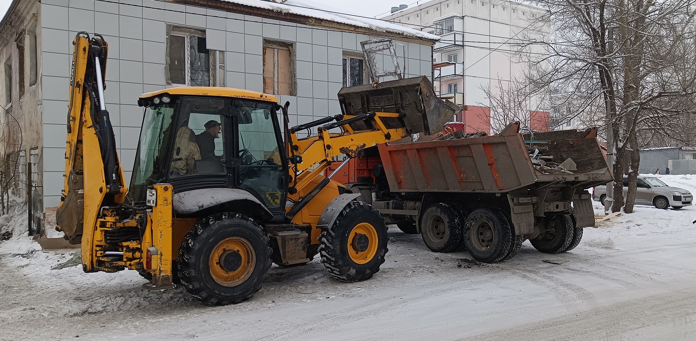 Уборка и вывоз строительного мусора, ТБО с помощью экскаватора и самосвала в Забайкальском крае